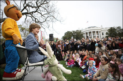 Mrs. Laura Bush, joined by her daughter, Jenna, and the PBS character "Arthur," reads the book "Arthur Meets the President," Monday, March 24, 2008, during festivities at the 2008 White House Easter Egg Roll on the South Lawn of the White House.