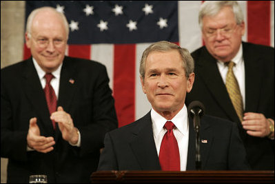 El Presidente George W. Bush pronuncia su cuarto Discurso sobre el Estado de la Nación el miércoles, 2 de febrero de 2005 en el Capitolio de los Estados Unidos.