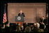 El Presidente George W. Bush habla sobre la guerra contra el terrorismo y la reconstrucción de Iraq el miércoles, 7 de diciembre de 2005 durante una reunión del Consejo de Relaciones Exteriores en Washington.