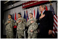 El Presidente George W. Bush y el Presidente Alvaro Uribe de Colombia en la Oficina Oval el 14 de junio de 2006. Foto por Paul Morse de la Casa Blanca. 