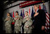 El Presidente George W. Bush y el Presidente Alvaro Uribe de Colombia en la Oficina Oval el 14 de junio de 2006. Foto por Paul Morse de la Casa Blanca. 