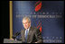 El Presidente George W. Bush pronuncia un discurso sobre la guerra mundial contra el terrorismo el lunes, 13 de marzo de 2006, ante miembros de la Foundation for the Defense of Democracies e invitados en el Dorothy Betts Marvin Theatre en George Washington University en Washington. Foto por Paul Morse de la Casa Blanca. 