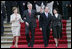 El Presidente George W. Bush y la señora Laura Bush se despiden del Presidente Álvaro Uribe y la Primera Dama Lina Moreno de Uribe de Colombia al concluir su visita al Palacio Presidencial en Bogotá el domingo, 11 de marzo de 2007.Foto de Eric Draper de la Casa Blanca.