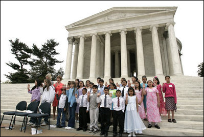 Laura Bush and Secretary of Interior Gale Norton joins Guilford Elementary School students in taking the Junior Ranger pledge from National Park Service Director Fran Mainella during an event at the Thomas Jefferson Memorial in Washington, D.C., April 21, 2005.