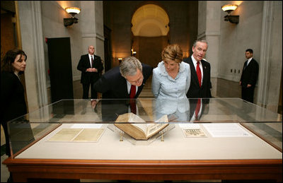 President George W. Bush and Laura Bush tour the National Archives in Washington, D.C., Wednesday, Jan. 19, 2005. National Archives Senior Curator Stacy Bredhoff, left, and National Archivist John Carlin, right, escorted the Bushes during their visit.