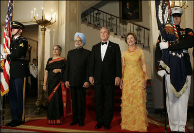 President George W. Bush, Laura Bush and India Prime Minister Dr. Manmohan Singh and Mrs. Gursharan Kaur, arrive for the official dinner in the State Dining Room at the White House Monday, July 18, 2005.