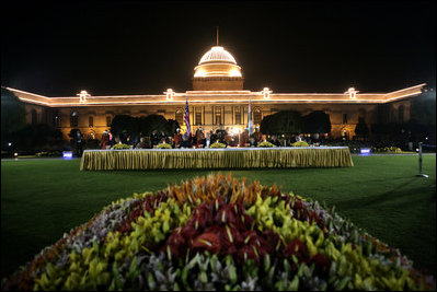 President and Mrs. Bush are guests of honor at the State Dinner Thursday, March 2, 2006, at Rashtrapati Bhavan in New Delhi.