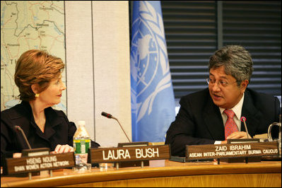 Mrs. Laura Bush listens to Zaid Ibrahim, Head of the ASEAN Inter-Parliamentary Burma Caucus, during a roundtable discussion at the United Nations about the humanitarian crisis facing Burma in New York City Tuesday, Sept. 19, 2006.