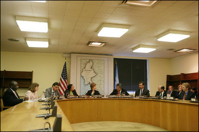 Mrs. Laura Bush hosts a roundtable discussion about the humanitarian crisis facing Burma at the United Nations in New York City Tuesday, Sept. 19, 2006.