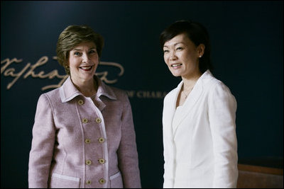 Mrs. Laura Bush and Mrs. Akie Abe, wife of Japanese Prime Minister Shinzo Abe, talk to members of the media follwing their visit to the Mount Vernon Estate of George Washington Thursday, April 26, 2007, in Mount Vernon, Va.