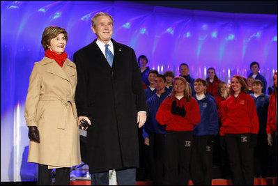 President George W. Bush and Mrs. Laura Bush join the Enterprise High School Encores from Enterprise, Ala., on stage at the Ellipse Thursday, Dec. 4, 2008, during the Pageant of Peace festivities at the lighting of the National Christmas Tree in Washington, D.C.