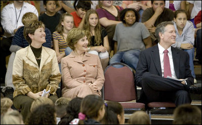 Mrs. Laura Bush enjoys a school assembly program, with Ms. Wilda Lu Nelson, Principal of the Riverside Elementary School, left, and Dr. Thomas Lindsay, Deputy Chairman of the National Endowment for the Humanities, during a visit to the school in Bismarck, N.D., Thursday, Oct. 2, 2008.