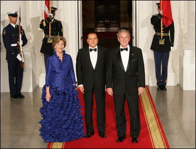 President George W. Bush and Mrs. Laura Bush welcome Italian Prime Minister Silvio Berlusconi Monday evening, Oct. 13, 2008, to the North Portico of the White House for a State Dinner in his honor.