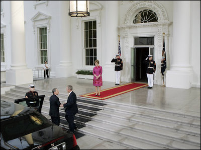 President George W. Bush and Mrs. Laura Bush welcome President of Colombia Alvaro Uribe Saturday, Sept. 20, 2008, to a social dinner at the White House. 