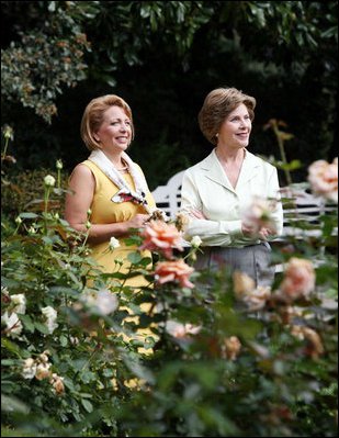 Mrs. Laura Bush talks with Mrs. Kateryna Yushchenko, wife of President Viktor Yushchenko of Ukraine, during a walk through the Rose Garden Monday, Sept. 29, 2008, at the White House.