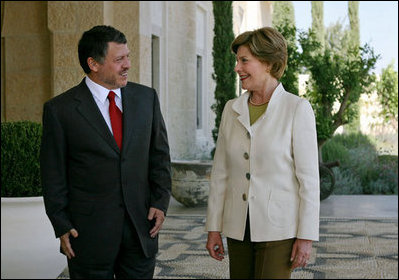 Mrs. Laura Bush is received by His Majesty King Abdullah II at Beit al Urdun Thursday, Oct. 25, 2007, in Amman, Jordan.