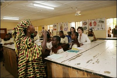 A teacher conducts a lesson at the Model Secondary School during a visit to the school by Laura Bush and her daughter Barbara Bush in Abuja, Nigeria Wednesday, Jan. 18, 2006.