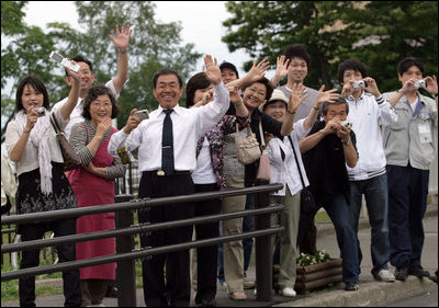 Crowds wave as the motorcade of the Mrs. Laura Bush travels to the Lake Toya Visitors Center Wednesday, July 9, 2008, in Hokkaido, Japan.