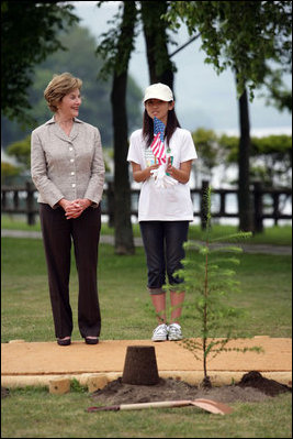 Mrs. Laura Bush stands with Ms. Natsumi Kagawa, age 11, after planting a tree at the Toyako New Mount Showa Memorial Park Wednesday, July 8, 2008, during a tree planting ceremony in Hokkaido, Japan.