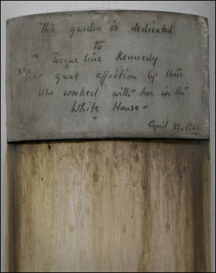 A small plaque from April 1965 is seen in the East Garden of the White House dedicating the garden to former First Lady Jacqueline Kennedy. The garden is also known as the First Ladies’ Garden. White House photo by Shealah Craighead 