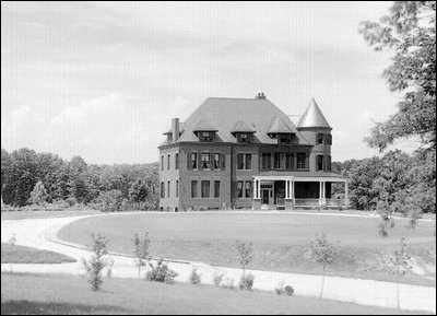 This view of the Superintendent's House is from about 1895, before the Observatory roads were paved. The house was built as the official residence for the Superintendent of the Naval Observatory. 