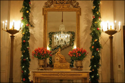 Boxwood Garland and tulips frame the Cross Hall mirrors for the 2005 Holiday season.