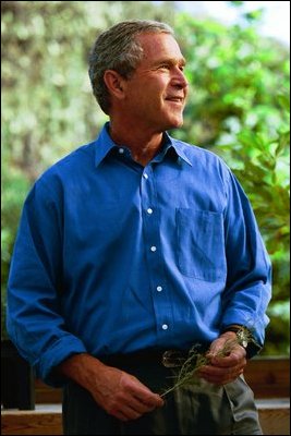 Working alongside volunteers, President Bush works to fill ruts along the Old Boney Trail at the Santa Monica Mountains National Recreation Area in Thousand Oaks, Calif., Aug. 15, 2003.