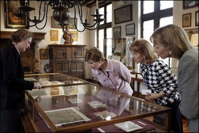 Monday, Feb. 21, 2005, Laura Bush enjoys a tour of the Erasmus Museum located in the Brussels’ home of the late Desiderius Erasmus, author of “Moriae Encomium.” 