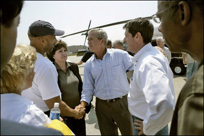 President George W. Bush talks with local officials, including New Orleans Mayor Ray Nagin, Louisiana Governor Kathleen Blanco, center, Senator David Vitter, right, upon arriving in New Orleans Sept. 2, 2005.