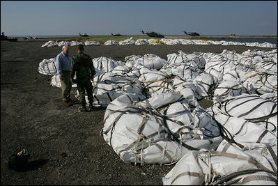 Vice President Dick Cheney talks with a members of the US Army Corp of Engineers during a tour of the 17th street levee repair operations in New Orleans, Louisiana Thursday, September 8, 2005. The Vice President's tour of the city includes visits with police and EMS personnel working in the area.