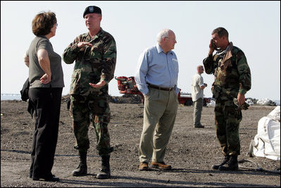 Vice President Dick Cheney and Governor Kathleen Blanco talk with members of the US Army Corp of Engineers during a tour of the 17th street levee repair operations in New Orleans, Louisiana Thursday, September 8, 2005. The Vice President's tour of the city includes visits with police and EMS personnel working in the area.