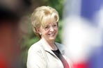 Lynne Cheney hosts a group of fourth graders from local Fairfax County public schools during a Constitution Day 2005 celebration at George Washington's Mount Vernon Estate Friday, September 16, 2005. Mrs. Cheney hosted the event which celebrates the anniversary of the signing of the U.S. Constitution 218 years ago.