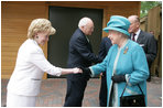 Mrs. Lynne Cheney greets Her Majesty Queen Elizabeth II of Great Britain Friday, May 4, 2007 during 400th anniversary celebrations at Jamestown Settlement in Williamsburg , Virginia. White House photo by David Bohrer