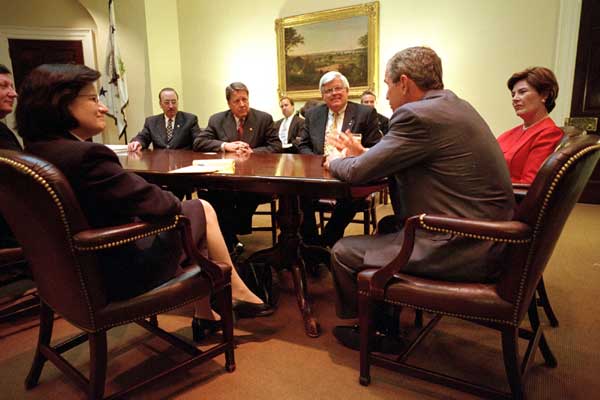 President Bush and Laura Bush meet with leaders of service organizations at the White House Monday, July 2. WHITE HOUSE PHOTO BY ERIC DRAPER