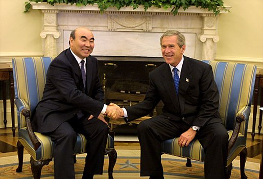 President George W. Bush hosts a visit by President Askar Akayev of the Kyrgyz Republic to the Oval Office Monday, Sept. 23. 