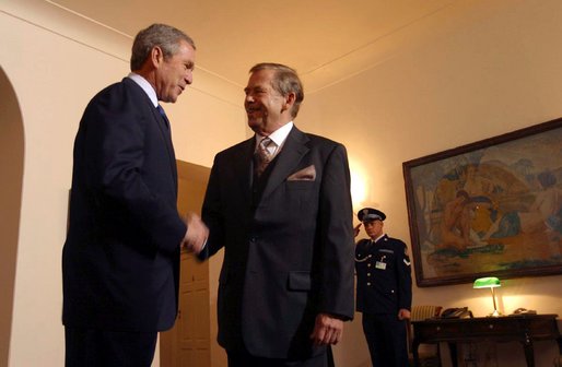 Czech Republic President Vaclav Havel greets President George W. Bush at Prague Castle in Prague, Czech Republic, Wednesday, Nov. 20. White House photo by Paul Morse