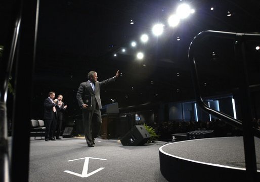 President George W. Bush waves to the crowd after addressing the Biotechnology Industry Organization 2003 Annual Convention in Washington, D.C., Monday, June 23, 2003. White House photo by Eric Draper.