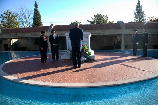 President George W. Bush pauses for a moment of silence during a wreath laying ceremony at the grave of Dr. Martin Luther King JR. in Atlanta, Georgia, Thursday, Jan. 15, 2004. White House photo by Eric Draper