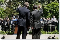 President George W. Bush and His Majesty King Abdullah Bin Al Hussein of Jordan hold a joint press conference in the Rose Garden Thursday, May 6, 2004.  White House photo by Paul Morse