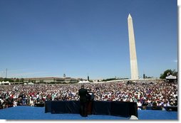 President George W. Bush delivers remarks to thousands of veterans at the National World War II Memorial on the National Mall, Saturday, May 29, 2004. White House photo by Eric Draper