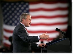 President George W. Bush delivers remarks to military personnel at Fort Lewis, Washington, Friday, June 18, 2004.  White House photo by Eric Draper