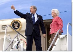 Before departing Pensacola en route Orlando, Fla., President George W. Bush gives a thumbs up sign while boarding Air Force One with his mother Barbara Bush Friday, March 18, 2005.  White House photo by Eric Draper