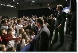 President George W. Bush waves to the crowd during a visit to Lake Nona YMCA Family Center in Orlando, Fla., Friday, March 18, 2005.  White House photo by Eric Draper