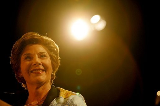 Laura Bush delivers remarks during her visit to Chipman Middle School in Alameda, Calif., April 28, 2005. White House photo by Krisanne Johnson