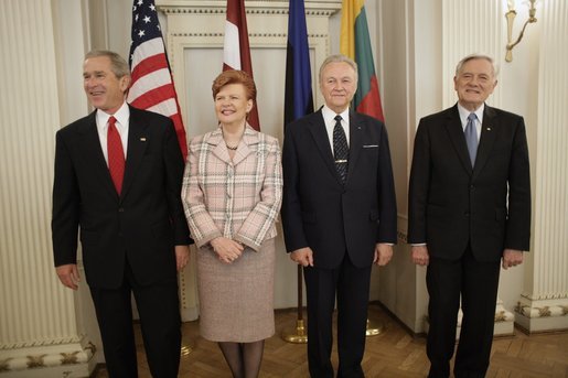 President George W. Bush stands with Latvia's President Vaira Vike-Freiberga, Estonia President Arnold Ruutel and Lithuania President Valdas Adamkus for a photo Saturday, May 7, 2005, in Riga, Latvia. White House photo by Eric Draper