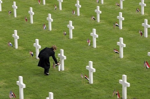 Mrs. Laura Bush lays flowers at the Netherlands American Cemetery Sunday, May 8, 2005, in Margraten. White House photo by Paul Morse