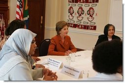 Laura Bush meets with civic leaders at Centre for the Book, an institution established to create a culture of literacy in South Africa, Tuesday, July 12, 2005 in Cape Town.  White House photo by Krisanne Johnson