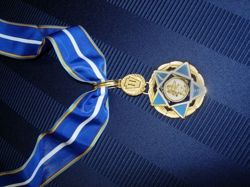 This is the 9/11 Heroes Medal of Valor Award presented Friday, Sept. 9, 2005 in ceremonies at the White House in Washington, in honor of the courage and commitment of emergency services personnel who died on Sept. 11, 2001. Department of Justice photo. 