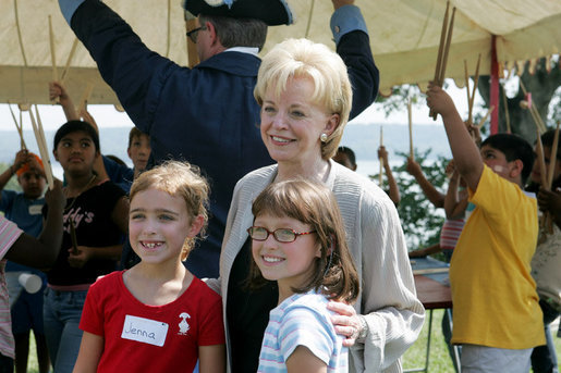 Lynne Cheney poses for photos with children at George Washington's Mount Vernon Estate, Friday, Sept. 16, 2005 in Mount Vernon, Va., during the Constitution Day 2005: Telling America's Story event. White House photo by Shealah Craighead