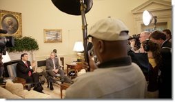 President George W. Bush and José Barroso, President of the Commission of the European Communities, meet the media during a photo opportunity Tuesday, Oct. 18, 2005, in the Oval Office of the White House.  White House photo by Eric Draper